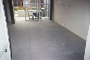 Как обустроить бетонный пол в частном доме?